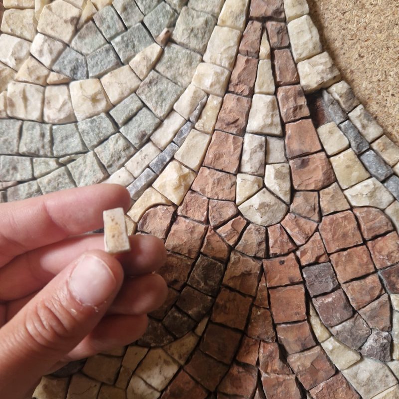 Restauration table mosaique marbres de FIDELE AUGUSTIN