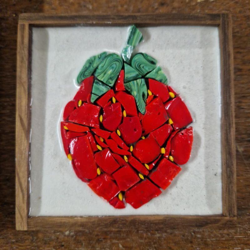 Fraise mosaïque fait main pâtes de verre rouge et verte smalti veneziani